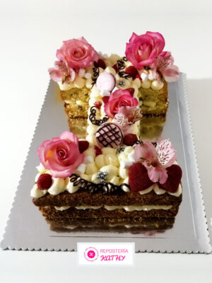 Torta Letra I con Flores y Rosas Naturales para Mujer