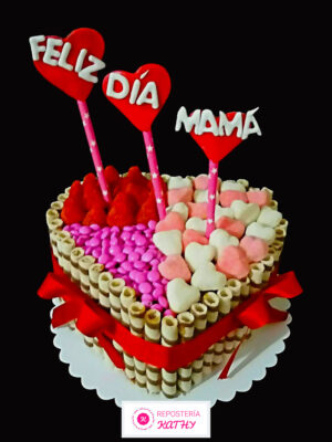 Torta Forma de Corazón con Obleas de chocolate, Rollo de palo, Marshmallows y Grageas para Mamá