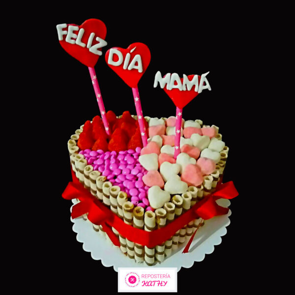 Torta Forma de Corazón con Obleas de chocolate, Rollo de palo, Marshmallows y Grageas para Mamá