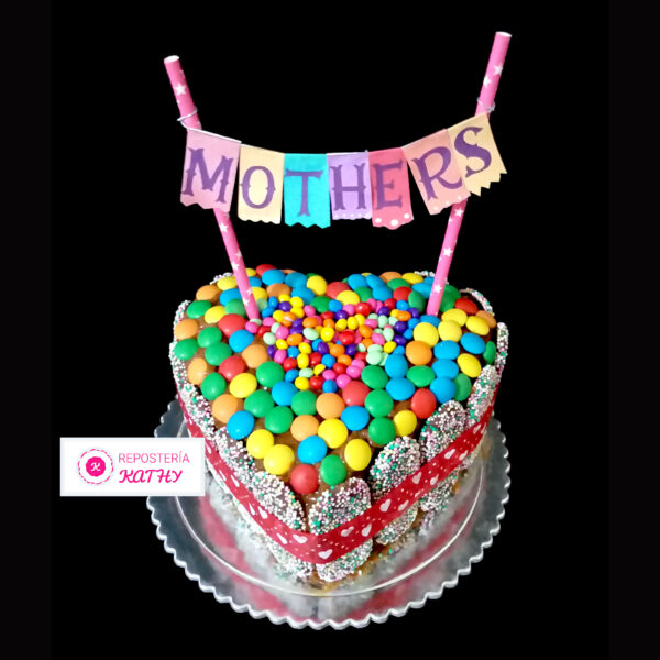 Torta Forma de Corazón con Dulces Grageas de Colores para el Día de la Madre