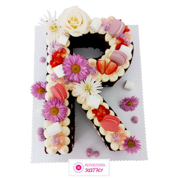 Torta Letra R con Flores, Rosas y Fresas para Mujer