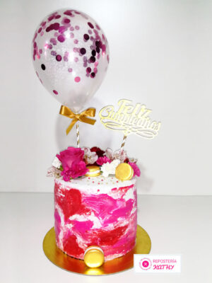 Torta para Mujer con Rosas, Flores Naturales y un Globo