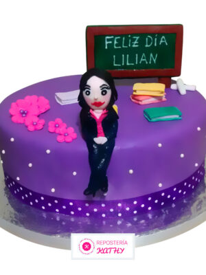 Torta para Profesora con Pizarra, Tizas, Cuadernos, Libros y Flores